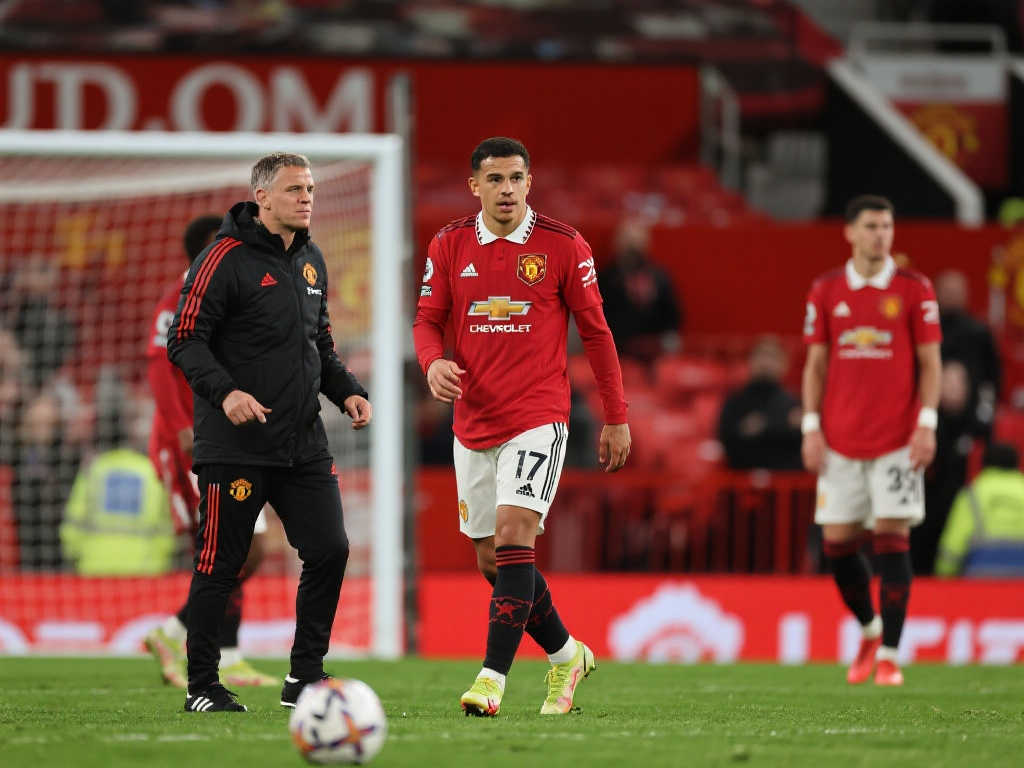 他不仅在场 他不仅在场