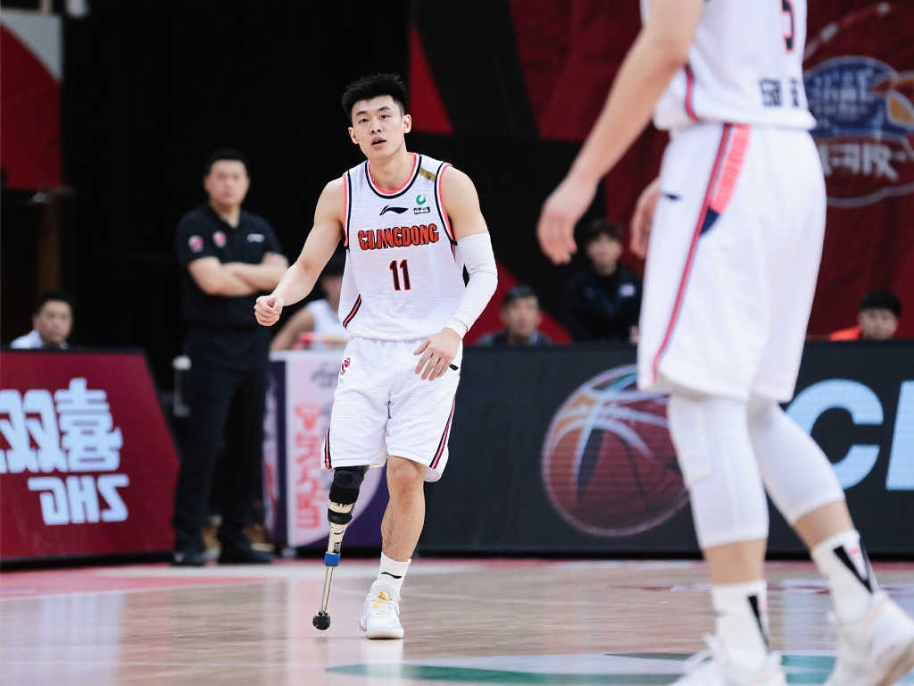 自阿森纳的 自阿森纳的